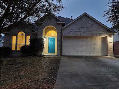 20320 Farm Pond LN Pflugerville, TX 78660