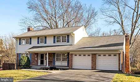 3726 Prince William Dr Fairfax, VA 22031