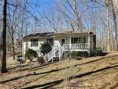 1754 W Elmwood Dr Acworth, GA 30102