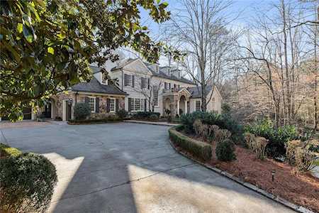 4359 Whitewater Creek Rd NW Atlanta, GA 30327