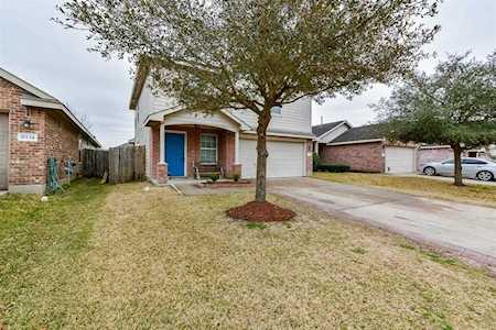 17130 Falcons Nest Landing Dr Hockley, TX 77447