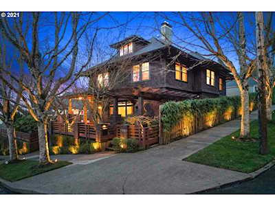 2434 SW 17th Ave Portland, OR 97201