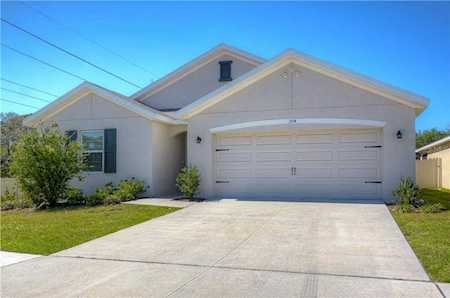 304 Blue Point Dr Ruskin, FL 33570