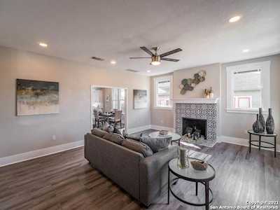 1110 W Summit Ave San Antonio, TX 78201