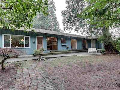 909 Seymour Boulevard North Vancouver, BC V7J 2J7