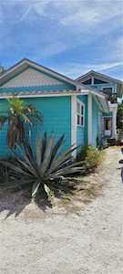 103 8th St S Bradenton Beach, FL 34217