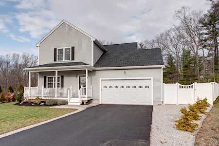 19 Hunters Ct Sutton, MA 01590