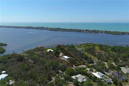 1690 Bayshore Dr Englewood, FL 34223