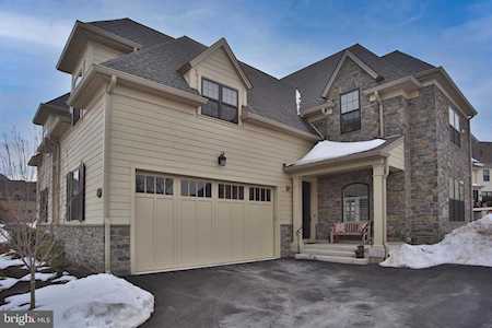 6085 Creekside Dr Flourtown, PA 19031