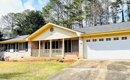 5657 Beechwood Dr Stone Mountain, GA 30087