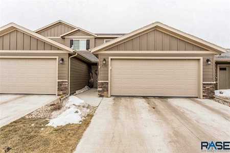 2502 E Meadowside Pl Sioux Falls, SD 57108