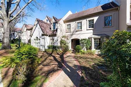 2525 Peachtree Rd NE #27 Atlanta, GA 30305