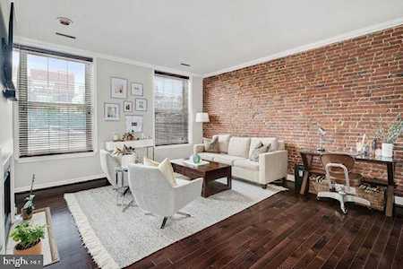 102 Church St #204 Philadelphia, PA 19106