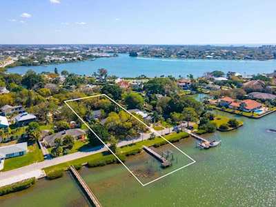 115 Sunset Dr Nokomis, FL 34275