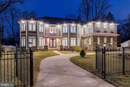 2416 Cedar Ln Vienna, VA 22180