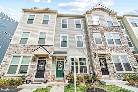 824 Jarrett Ln Glen Burnie, MD 21060
