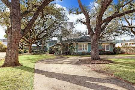 2002 Suffolk Dr Houston, TX 77027