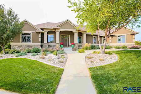 8709 E Torchwood Ln Sioux Falls, SD 57110