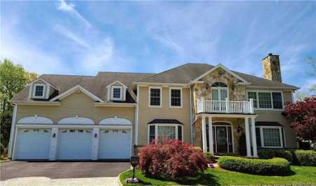3 Pinebrook Hollow Drive New Rochelle, NY 10804