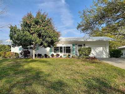 8855 140th WAY Seminole, FL 33776