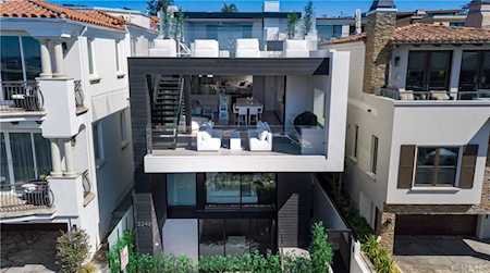 2240 Hermosa Ave Hermosa Beach, CA 90254