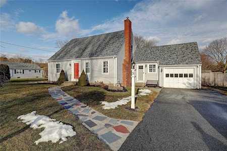 5 Mayflower Dr Cumberland, RI 02864