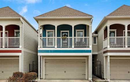 3711 Oakroc Grove Houston, TX 77018