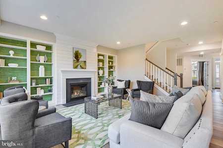1512 Beaux Ln Gambrills, MD 21054