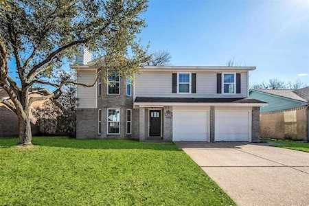 4913 Meadow Crest St La Porte, TX 77571