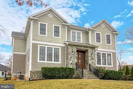2202 Beacon Ln Falls Church, VA 22043