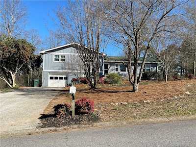 127 Chickasaw Run Woodstock, GA 30188