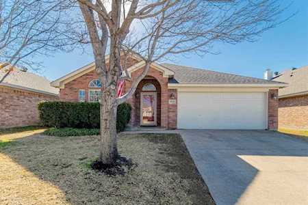 8632 Lake Springs Trail Hurst, TX 76053