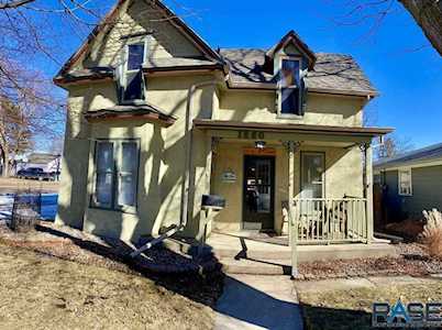 1220 N Lincoln Ave Sioux Falls, SD 57104