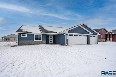 209 Central Cir Harrisburg, SD 57032