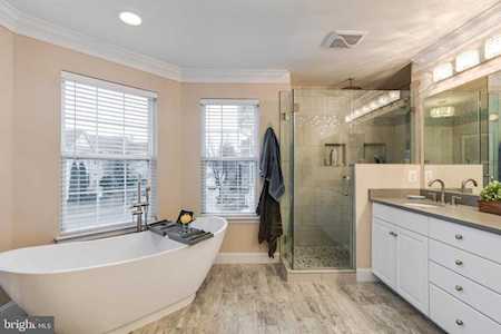 8345 Tillett Loop Manassas, VA 20110