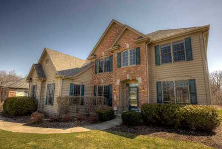 330 Viking Dr Sycamore, IL 60178