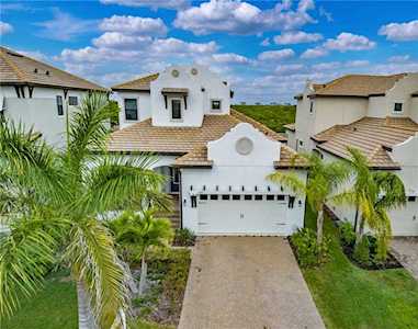 1010 Seagrape Dr Ruskin, FL 33570