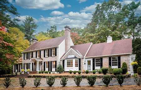 31 Grand Hill Dr Dover, MA 02030