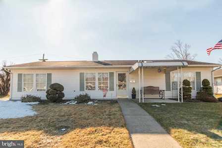 38 Thaliabush Ln Levittown, PA 19054