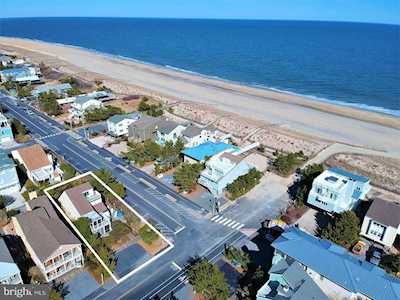 101 Cedarwood St Bethany Beach, DE 19930