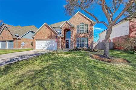 1414 Summer Forest Dr Sugar Land, TX 77479