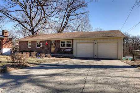 6423 Rock Garden Rd Parkville, MO 64152