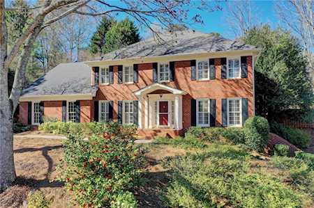 1760 Redbourne Dr Sandy Springs, GA 30350