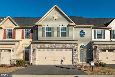 24852 Slayton Square Aldie, VA 20105