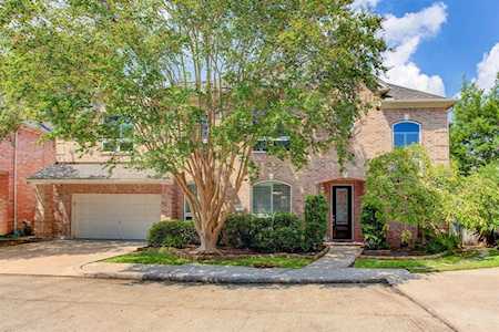 2 Fournace Gardens Dr Bellaire, TX 77401