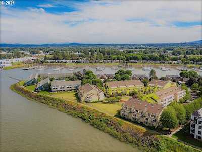 307 N Hayden Bay Dr Portland, OR 97217