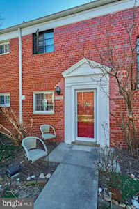 3216 Martha Custis Dr Alexandria, VA 22302