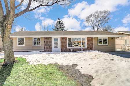 1613 W Weathersfield Way Schaumburg, IL 60193