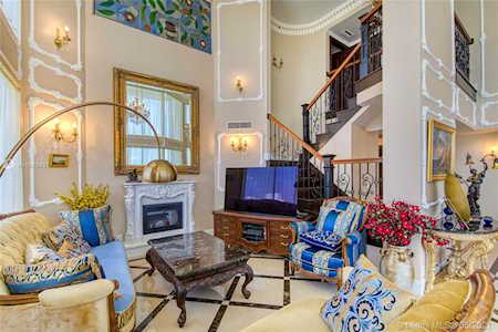 20185 E Country Club Dr #TS-6 Aventura, FL 33180