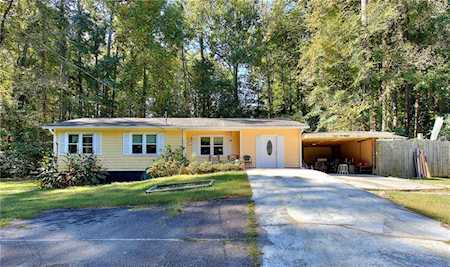 447 Hillcrest Rd NW Lilburn, GA 30047